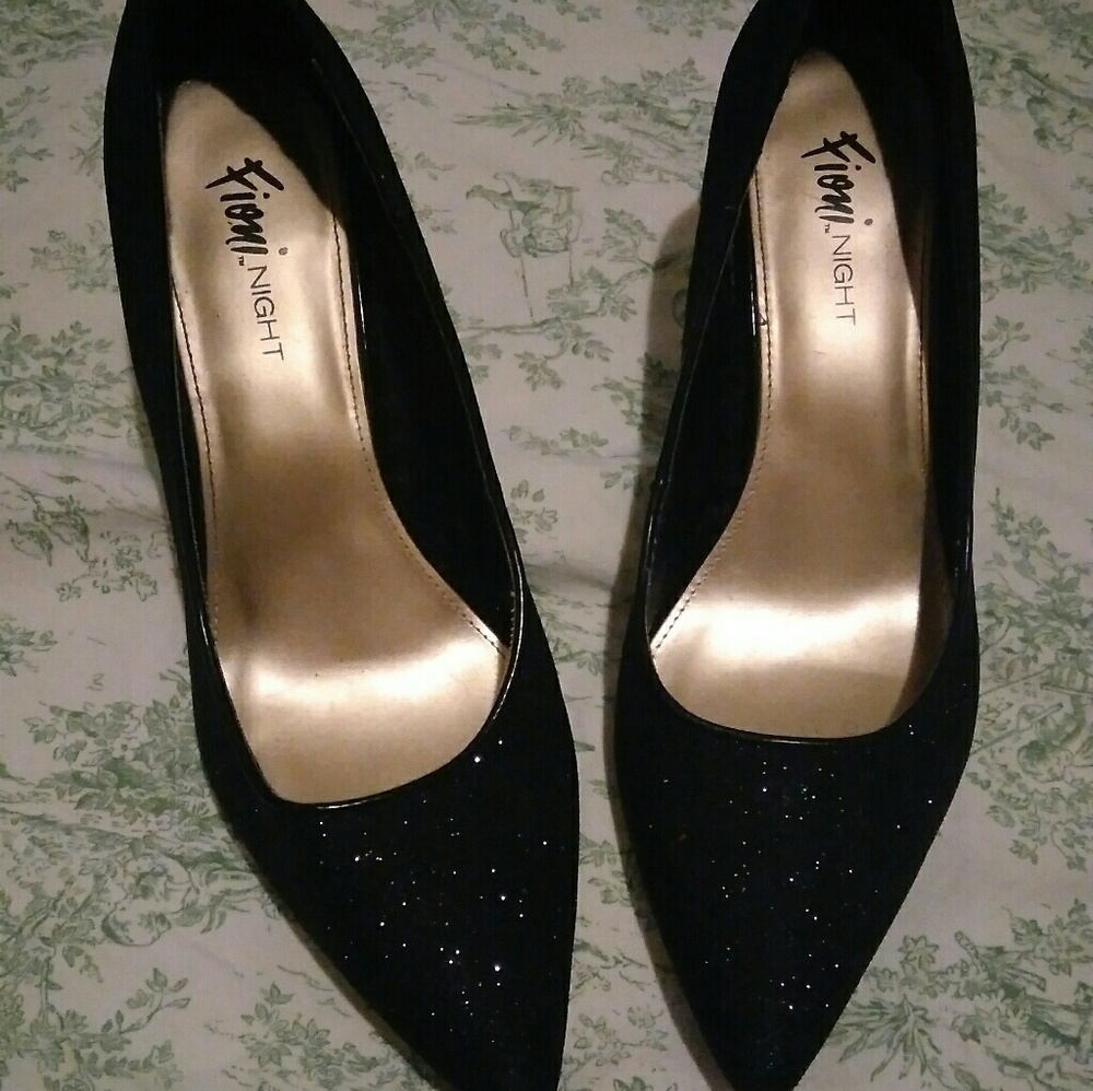 Heels - Picture 3 of 3